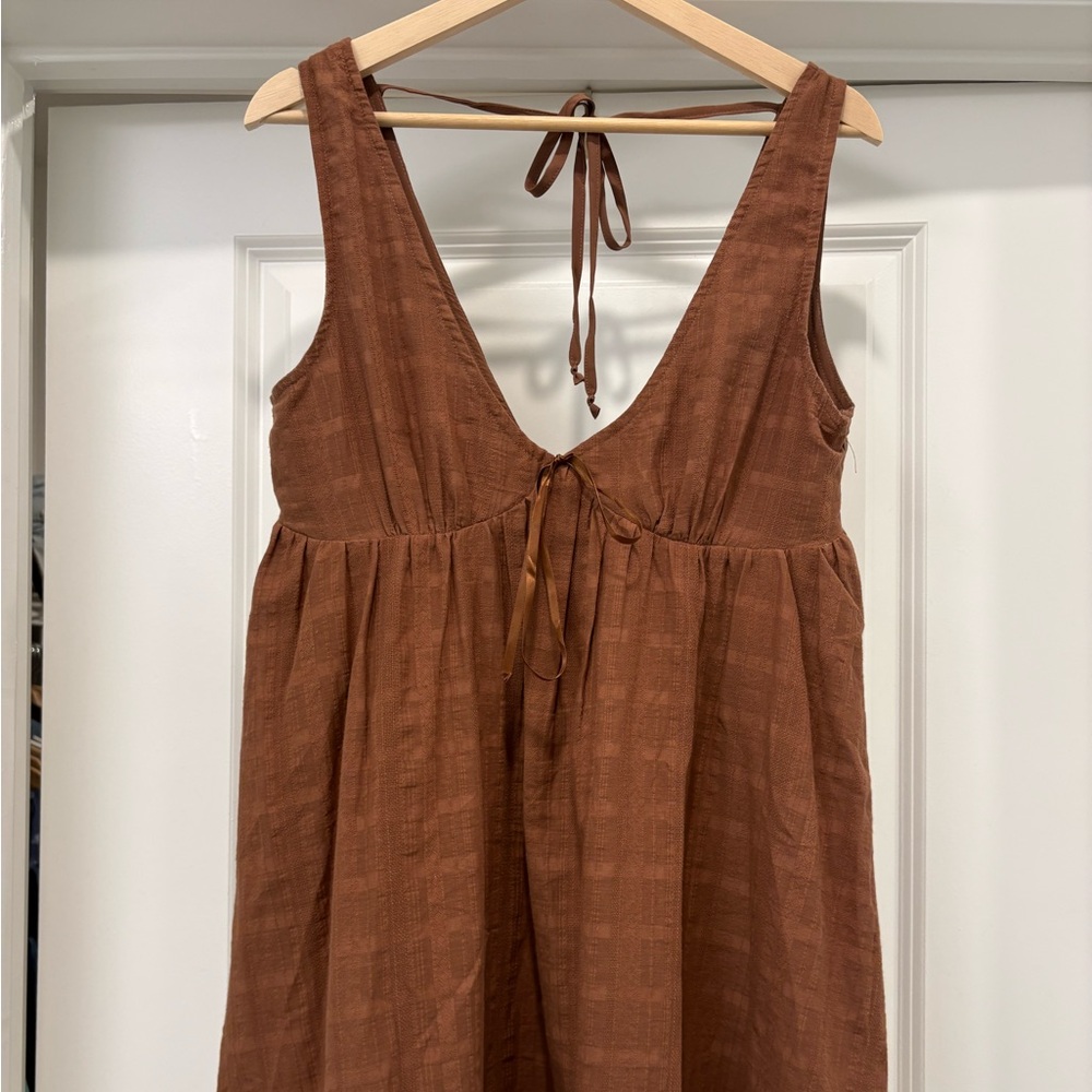 Brown dress with lace detail